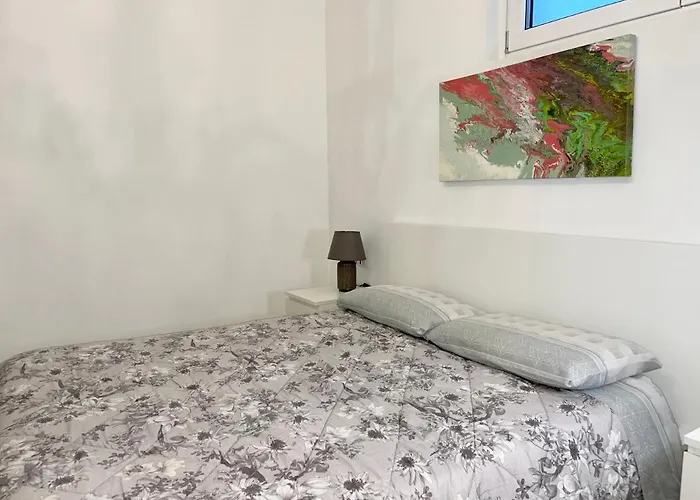 The White House, Modern Apartment In Center